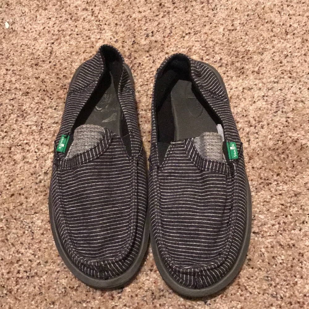 Sanuks size 7 striped